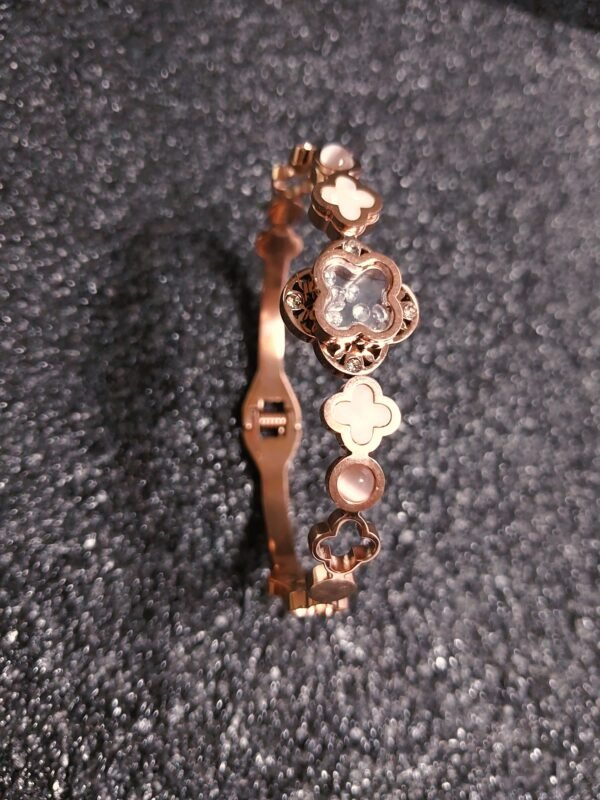 Clover design white stud bracelet - Image 5