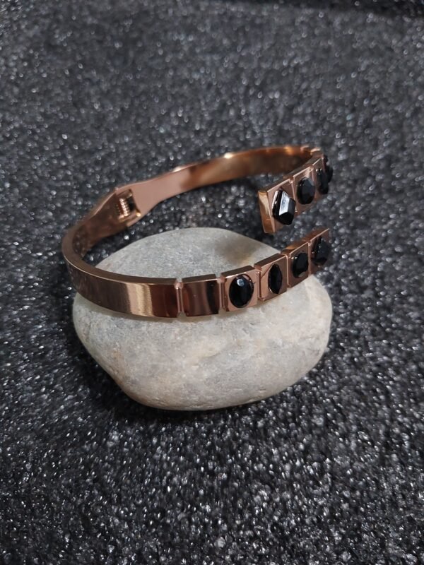 Overlap black crystal rose gold cuff - Image 4