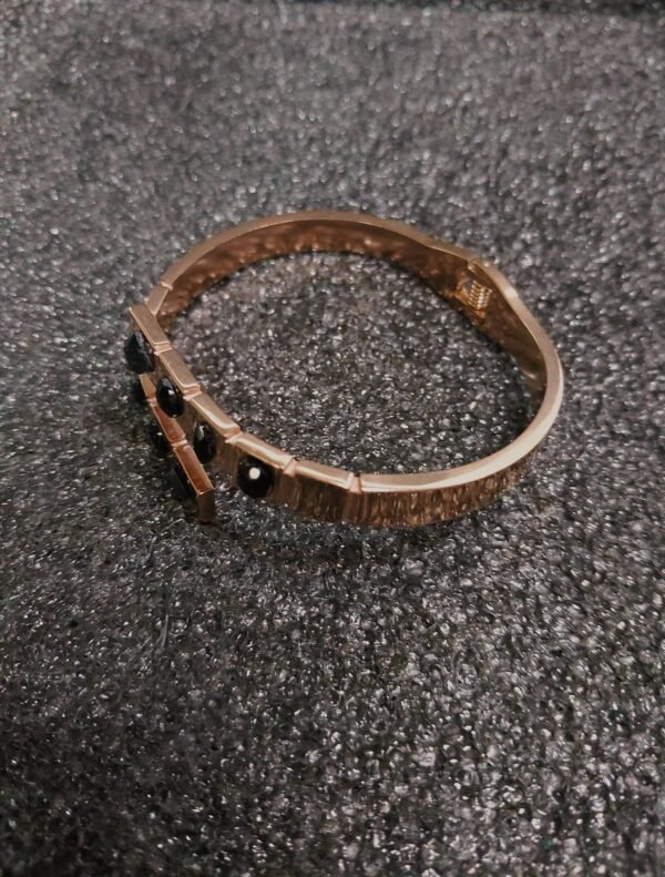 Overlap black crystal rose gold cuff - Image 5