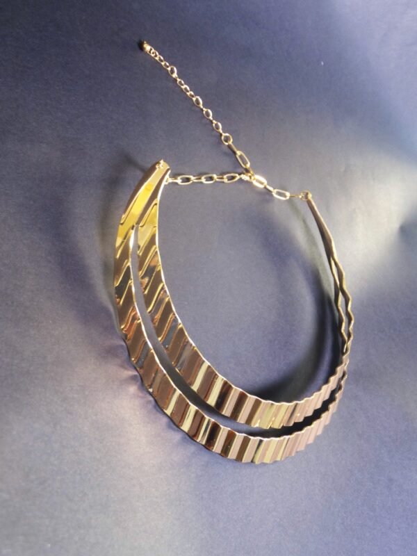 Metal wave textured choker - Image 2