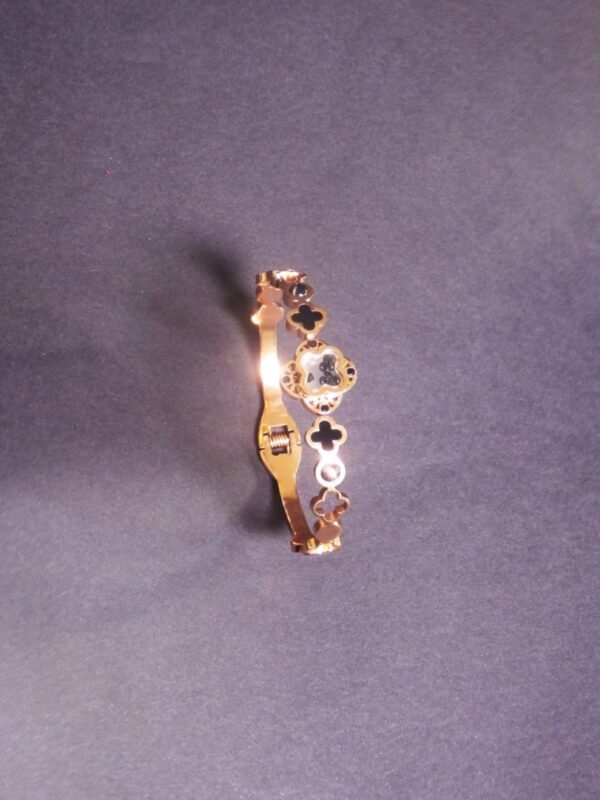 Clover design black stud bracelet - Image 6