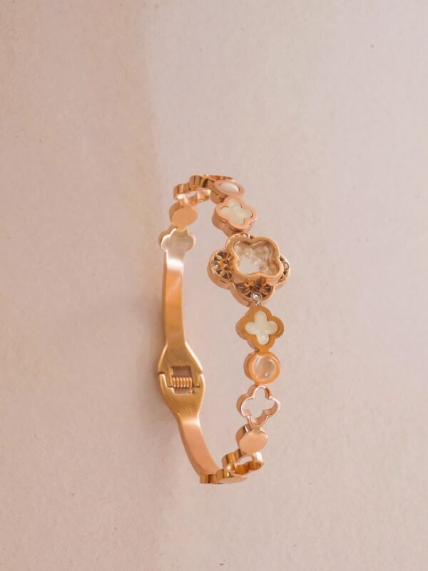 Clover design white stud bracelet - Image 4