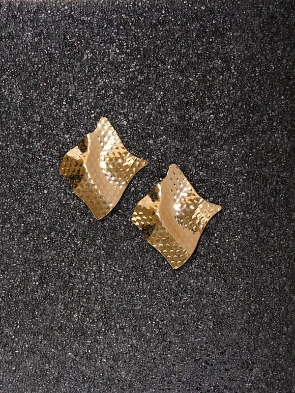 Textured wrinkle dangles - Image 3