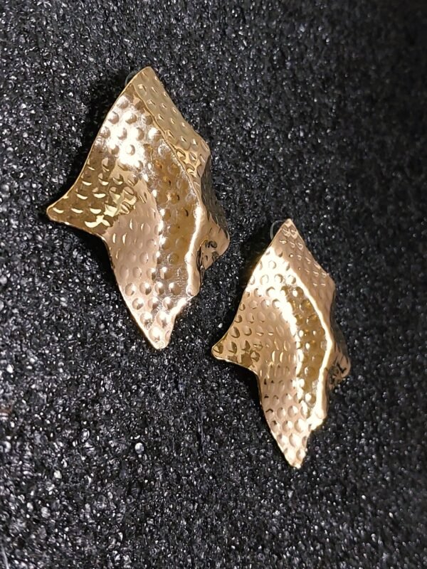 Textured wrinkle dangles - Image 2