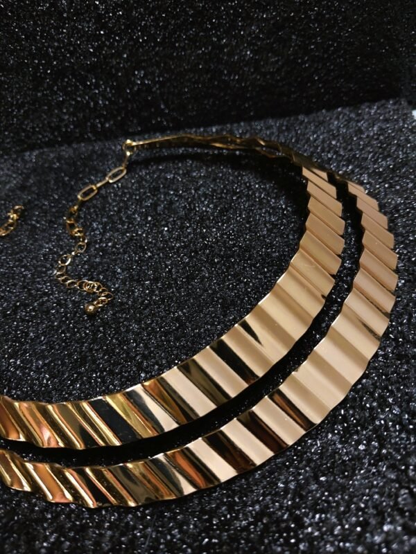 Metal wave textured choker - Image 4