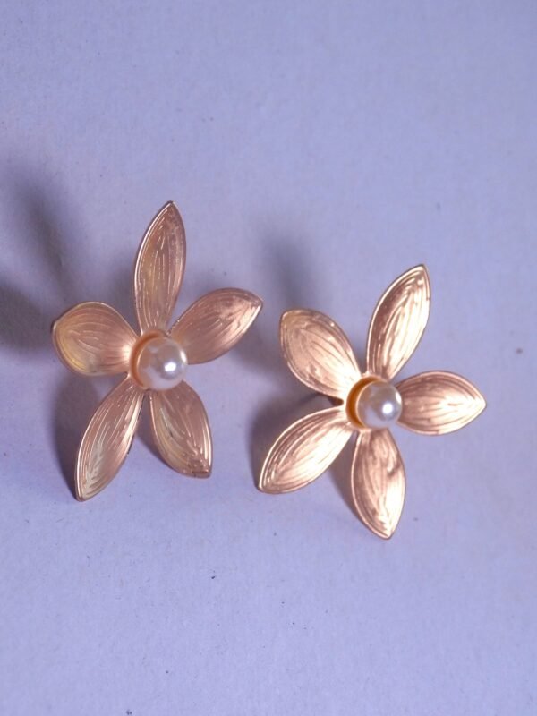 Floral earrings with pearl stud - Image 4